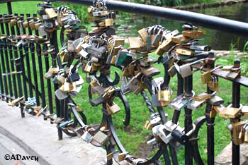 Padlock bridge, Riga